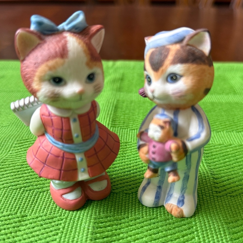 Bronson Collectibles 2 cat figurines orange cat with book & cat in Pj’s cute - Picture 5 of 5